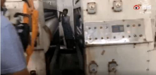 驚險 海安包裝廠一女工手卡包裝機滾軸,消防破拆機械...