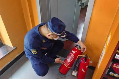 冬春火災(zāi)防控在行動 南票消防救援大隊深入轄區(qū)易燃易爆場所開展消防專項檢查